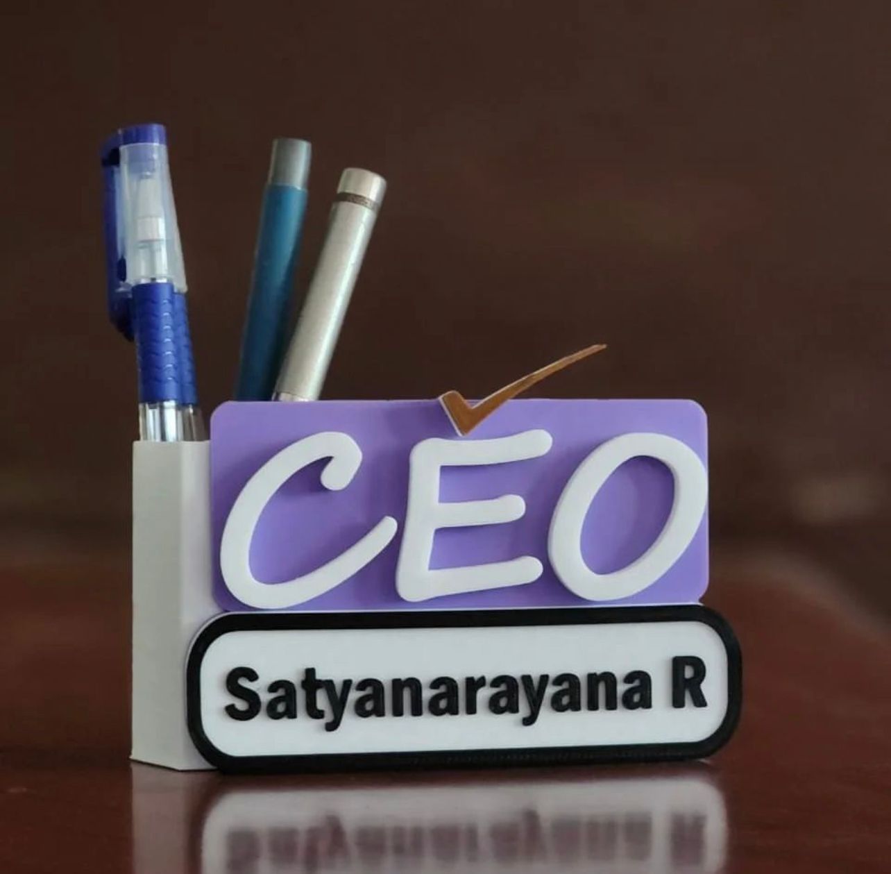 Customized Profession Table Tops with Pen Stand