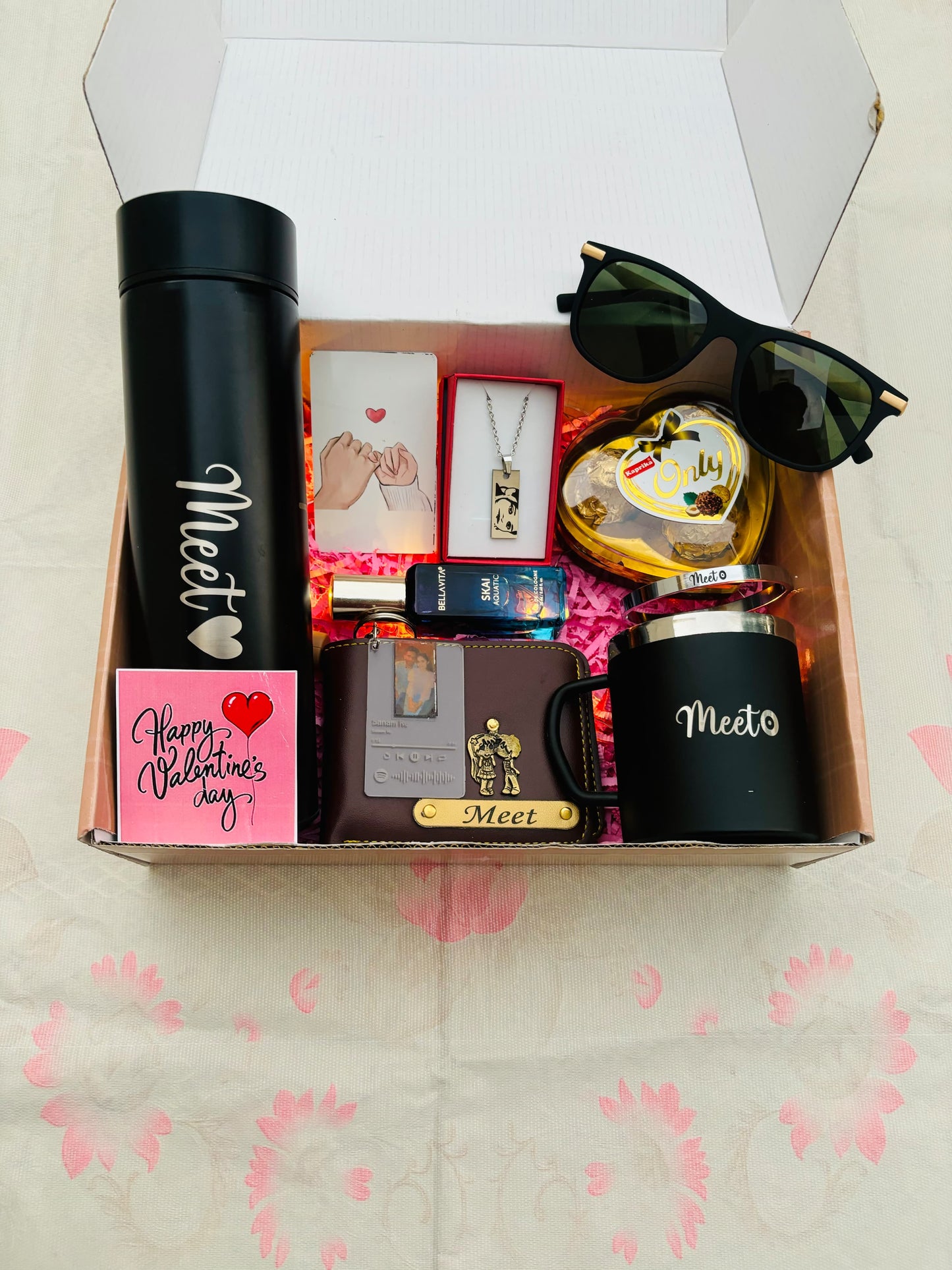 CUSTOMIZE VALENTINE HAMPER